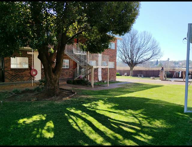 2 BEDROOM TOWNHOUSE FOR SALE IN KEMPTON PARK EXT 5